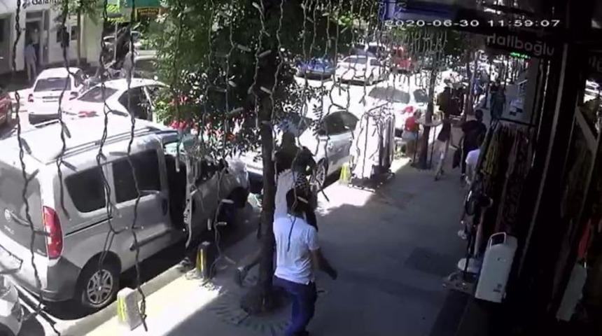 İstanbul'da sokak ortasında milyonluk kapkaç! Esnaf yardım çığlıklarına koştu