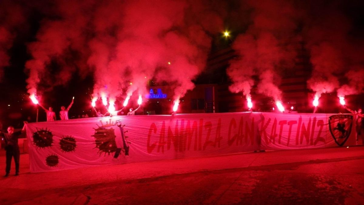 Samsunspor&rsquo;un 55. kuruluş yıl d&ouml;n&uuml;m&uuml;nde taraftarlardan sağlık&ccedil;ılara destek