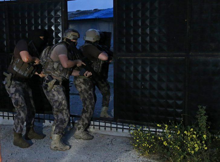 GÜNCELLEME - Adana'da terör örgütü DEAŞ operasyonu: 3 gözaltı G3