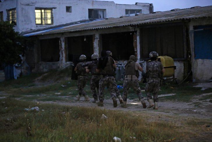 GÜNCELLEME - Adana'da terör örgütü DEAŞ operasyonu: 3 gözaltı G4