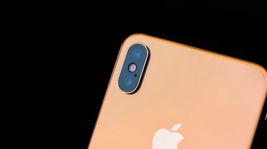 Güvenlik açığı ile 26 iPhone'u aynı anda kontrol etti!