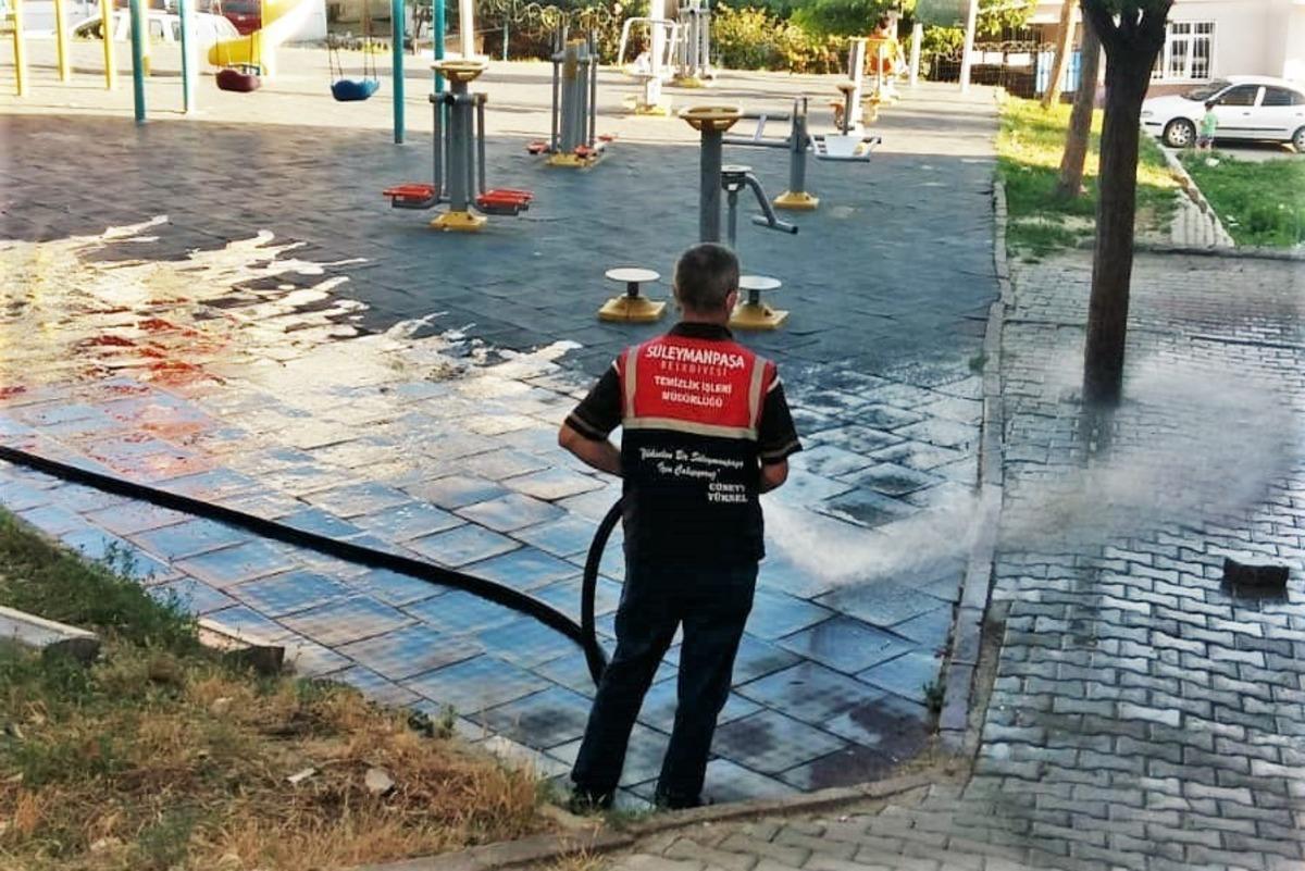 &Ccedil;ocuk parkları ve pasajlar &ouml;zenle dezenfekte ediliyor