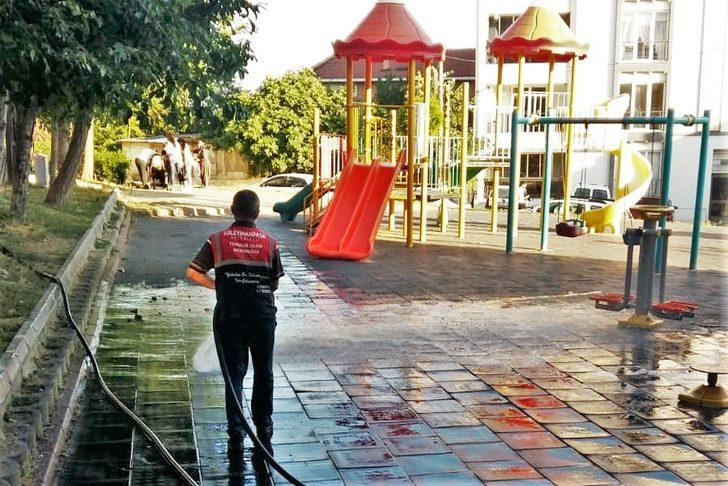 Çocuk parkları ve pasajlar özenle dezenfekte ediliyor G3