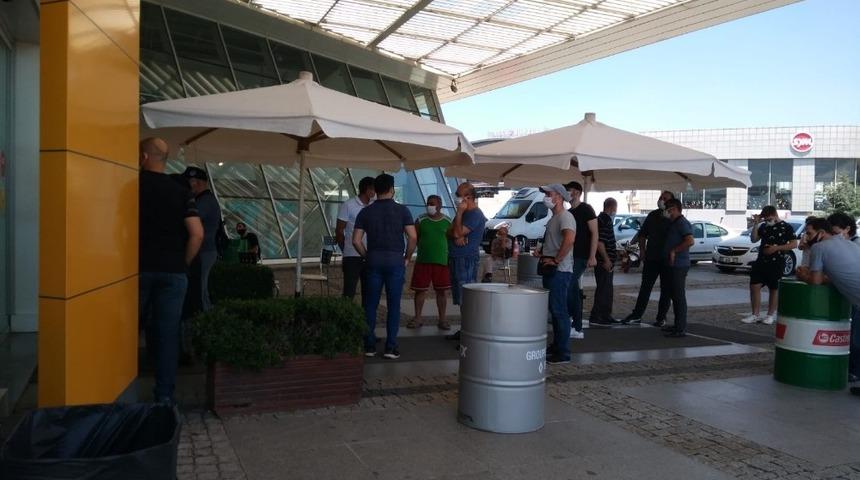 Sıfır otomobil almak için kuyruğa girdiler