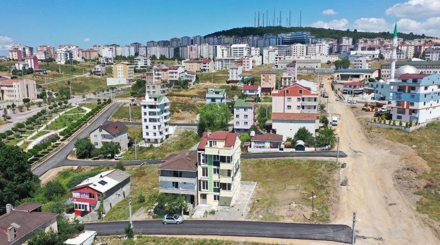 &Ccedil;ayırova Belediyesi&rsquo;nden Emek Mahallesi&rsquo;ne 10 bin ton asfalt