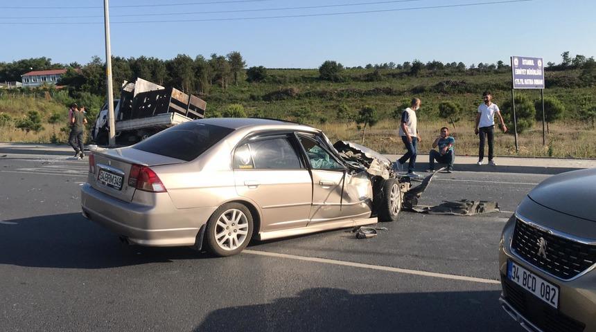 Arnavutk&ouml;y'de hurdaya d&ouml;nen otomobilden burnu bile kanamadan &ccedil;ıktı