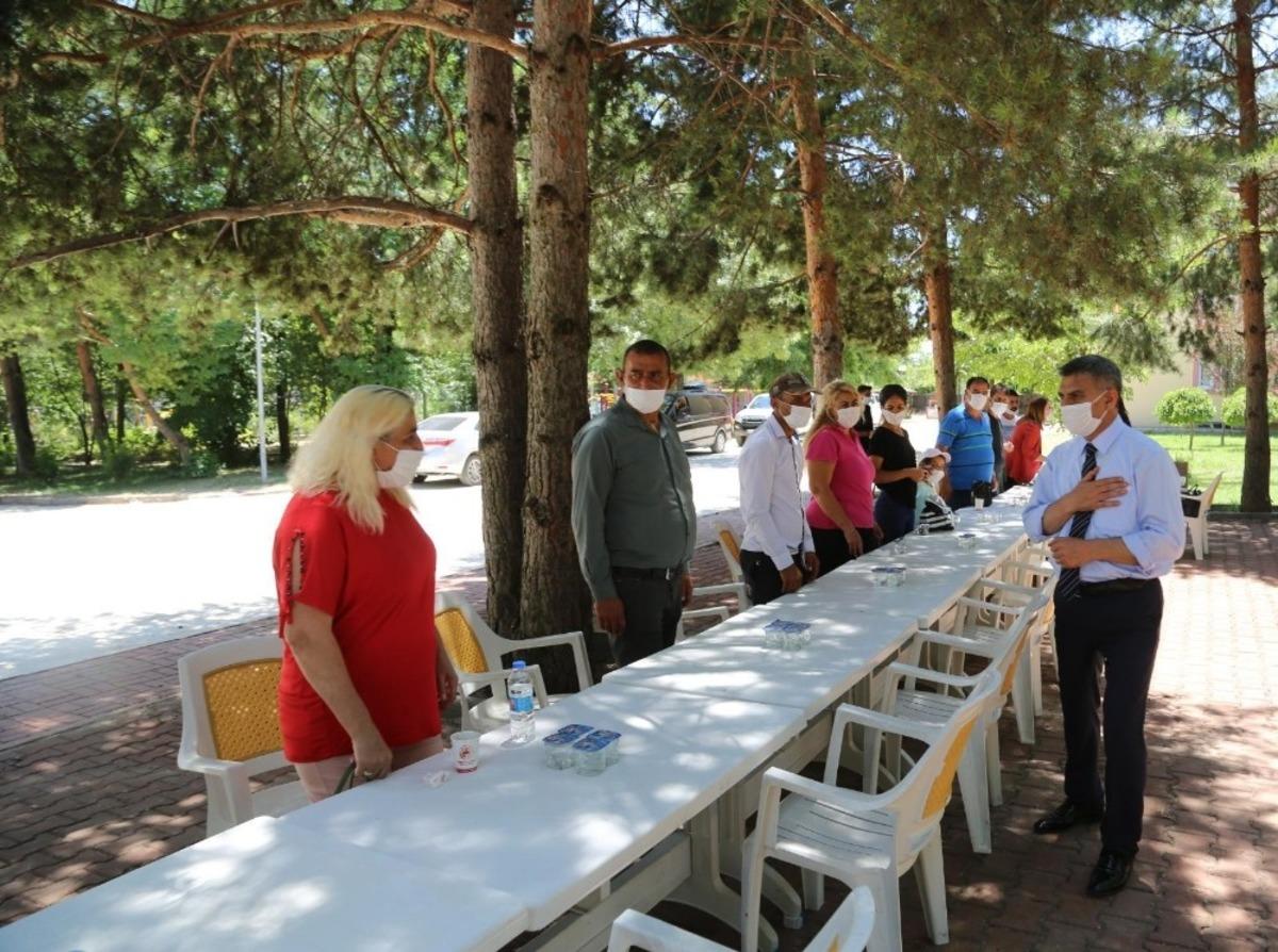 Vali &Ouml;zkan, muhtarlarla bir araya geldi