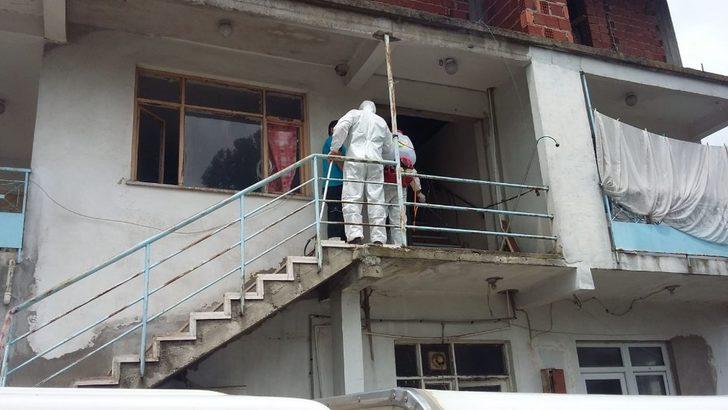 Kötü koşullarda yaşayan 34 köpek koruma altına alındı G2