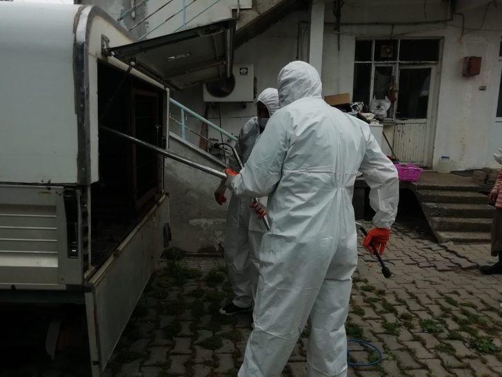 Kötü koşullarda yaşayan 34 köpek koruma altına alındı G5