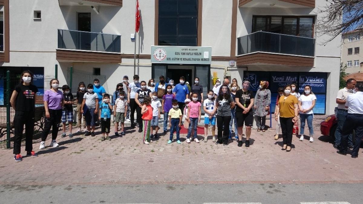 Engelliler ve ailelerinin y&uuml;z&uuml;n&uuml; g&uuml;ld&uuml;ren proje