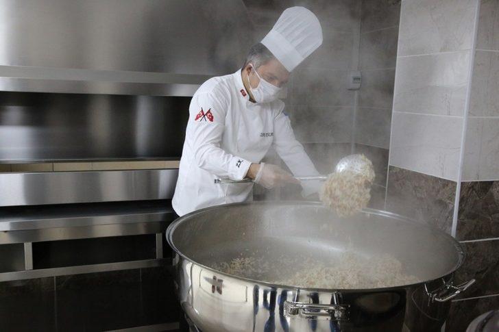 Aşlar ihtiyaç sahipleri için pişiyor G5