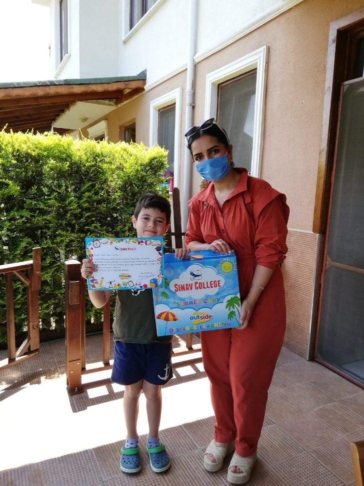 Karşılarında öğretmenlerini görünce çok mutlu oldular G3