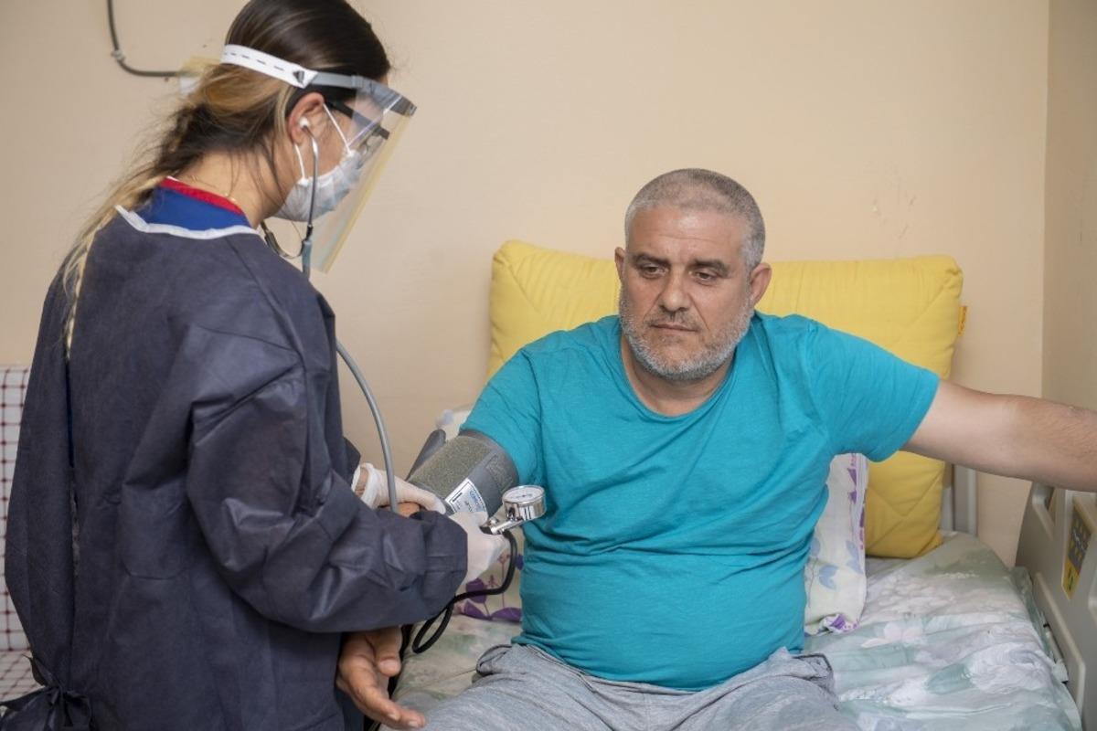 B&uuml;y&uuml;kşehir Belediyesinin Evde Sağlık Hizmeti devam ediyor