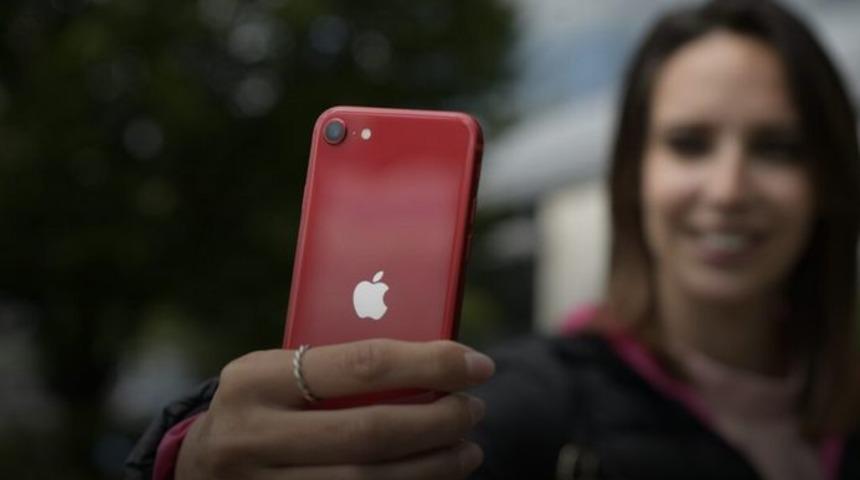 iPhone SE 2020 bu kez ön kamerasıyla teste girdi! Beklenen sonuç