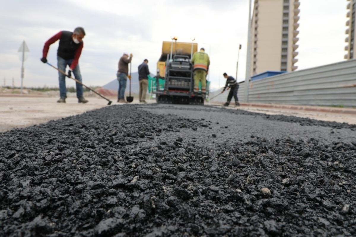 Kendisi k&uuml;&ccedil;&uuml;k faydası b&uuml;y&uuml;k