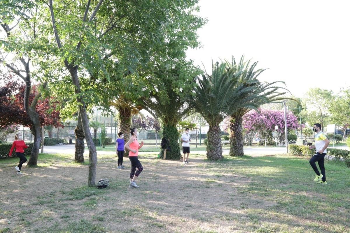 Kadık&ouml;y&rsquo;de yeni normale uygun sabah sporları başladı