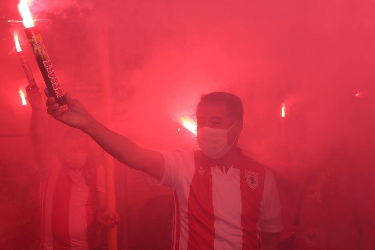 Atakum&rsquo;da bin meşale Samsunspor i&ccedil;in yandı