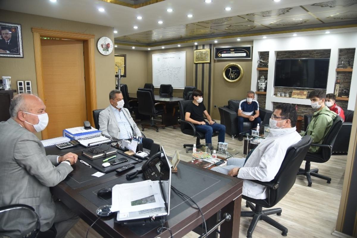 G&uuml;ndoğan Ailesinden Dursunbey Belediyespor Altyapı&rsquo;ya Destek