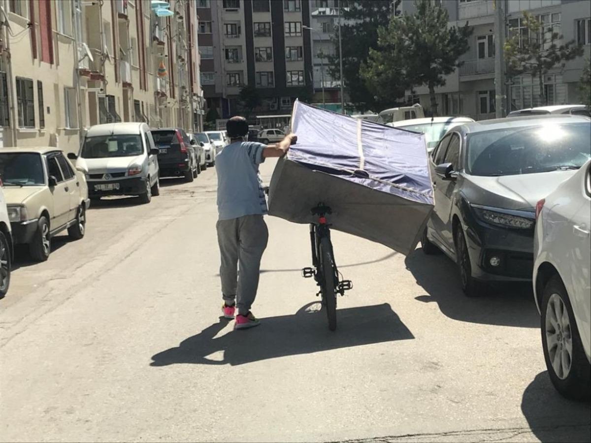 Eskişehir&rsquo;de şaşırtan eşya taşıma y&ouml;ntemi