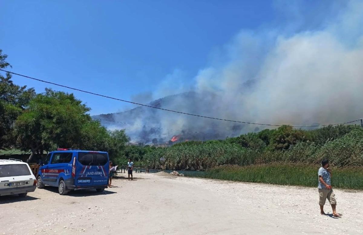 Seydikemer&rsquo;de ormanlık alanda yangın &ccedil;ıktı
