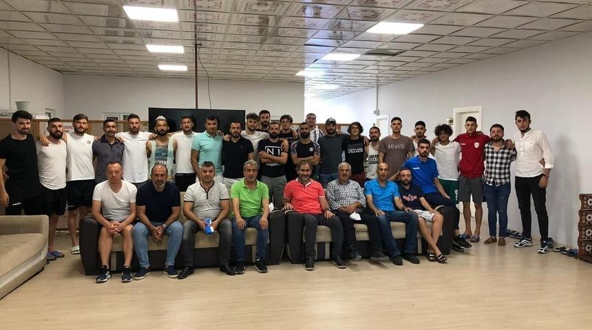 Yeşilyurt Belediyespor&rsquo;da &ouml;demeler yapıldı, kamp neşeyle bitti