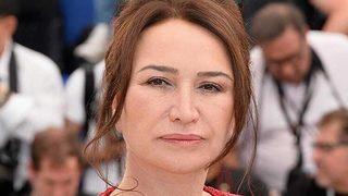 Demet Akbağ yeni görüntüsüyle beğeni topladı
