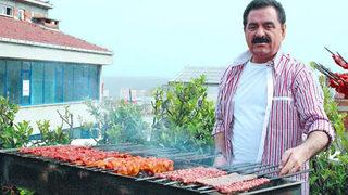 İbrahim Tatlıses çalışanlarına mangal partisi verdi