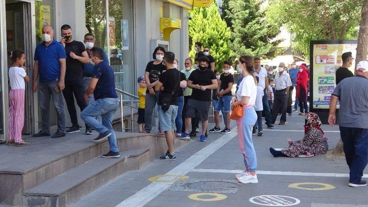 Havaların ısınmasıyla vatandaşlar cadde ve sokaklara akın etti G5