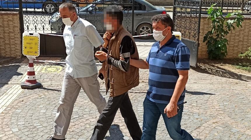 Evlerinden cephanelik &ccedil;ıktı, "koleksiyon yaptığını" s&ouml;yledi serbest kaldı