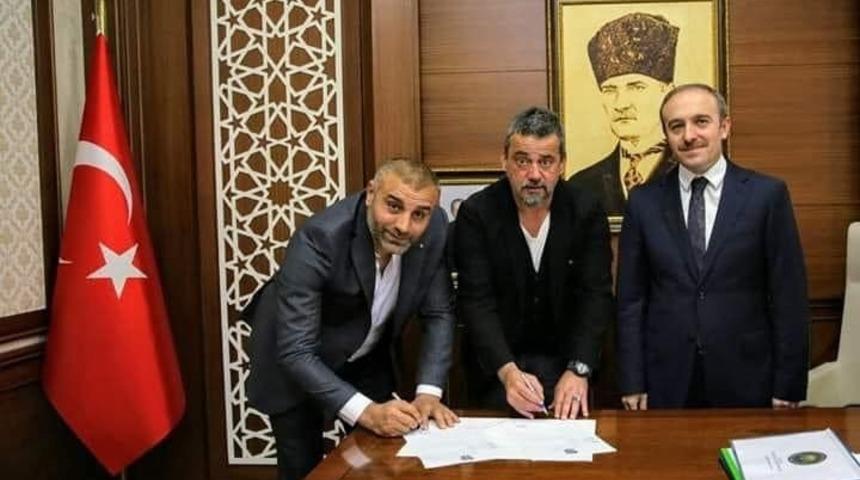 Ali Nail Durmuş, Valilik Makamında resmi s&ouml;zleşmesini imzaladı