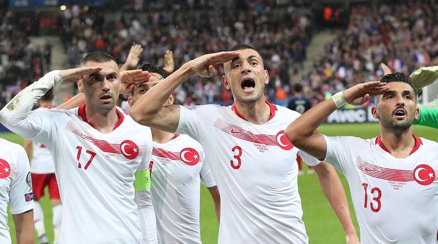 Milli futbolcu Umut Meraş'ın annesi, şantaj yapan iki kişiden şikayet&ccedil;i oldu