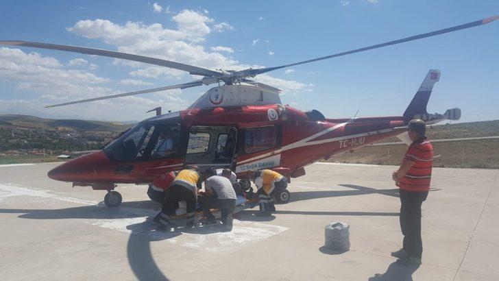 Kalça kemiği kırılan vatandaşın imdadına hava ambulansı yetişti G2