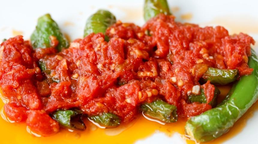 Yemeklerin en tatlı sosu: Acı sos tarifi