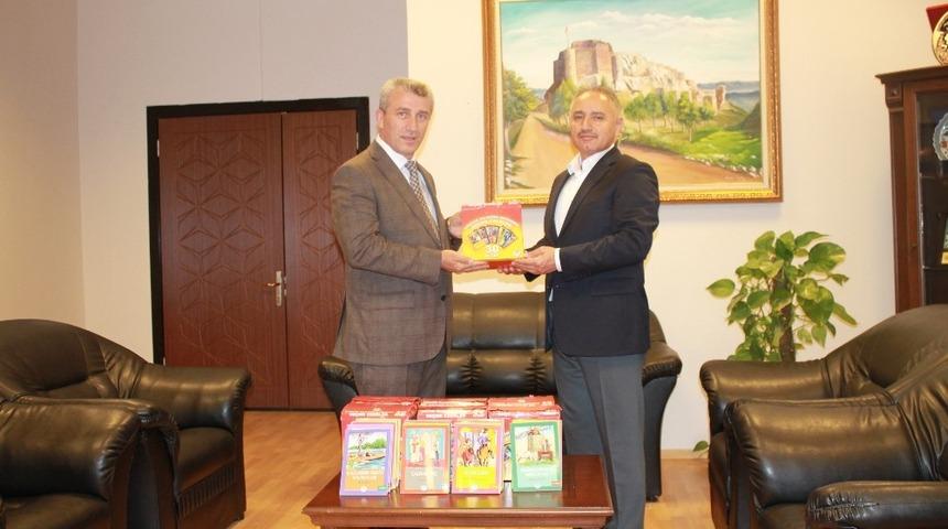 M&uuml;şteki istedi, ş&uuml;pheli kitap bağışı ile cezadan kurtuldu