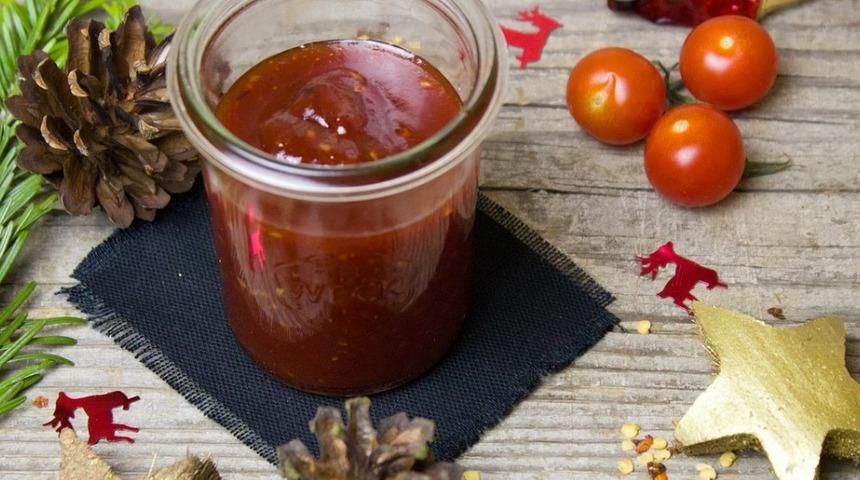 Domates domates olalı böyle işkence görmedi: Baharatlı domates reçeli tarifi