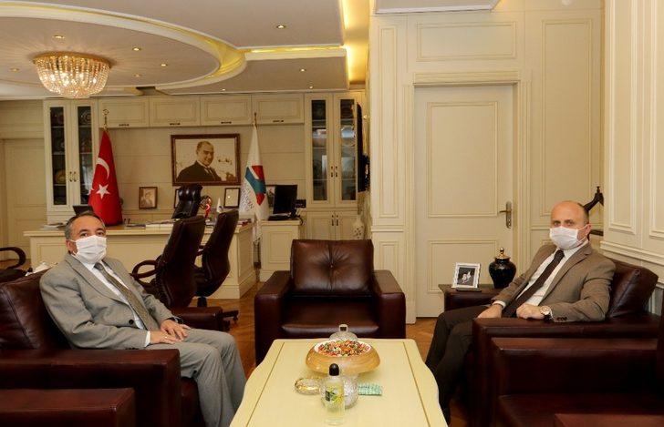 Ağrı Valisi Dr. Varol, AİÇÜ Rektörü Prof. Dr. Karabulut’u ziyaret etti G1