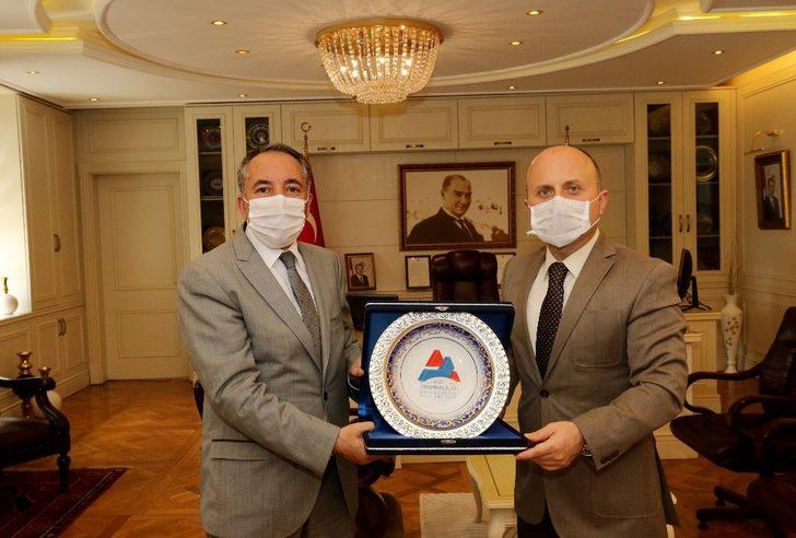 Ağrı Valisi Dr. Varol, AİÇÜ Rektörü Prof. Dr. Karabulut’u ziyaret etti G2