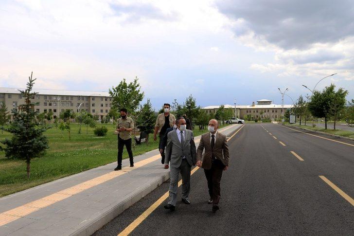 Ağrı Valisi Dr. Varol, AİÇÜ Rektörü Prof. Dr. Karabulut’u ziyaret etti G4