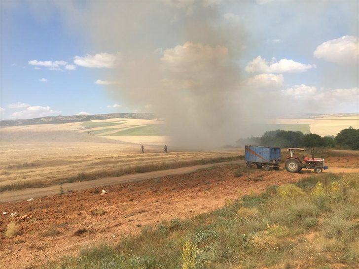 Kırıkkale'de arpa ekili tarla yandı G3