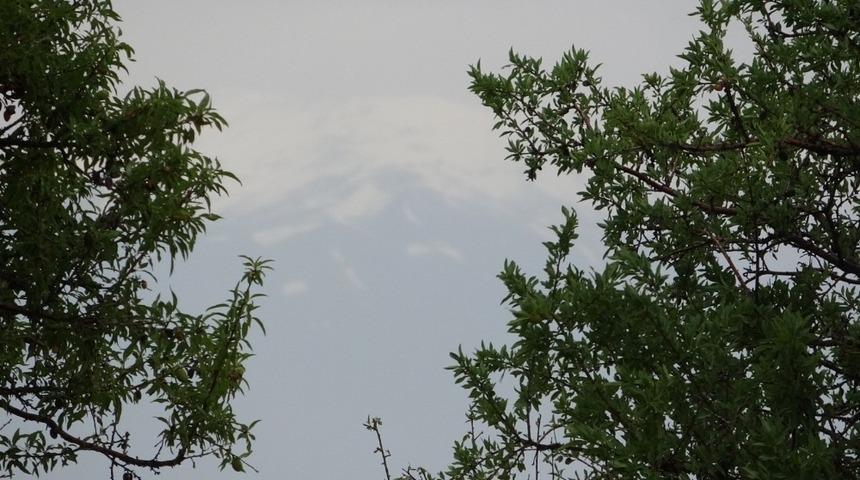 Temmuz ayında S&uuml;phan Dağı&rsquo;na kar yağdı