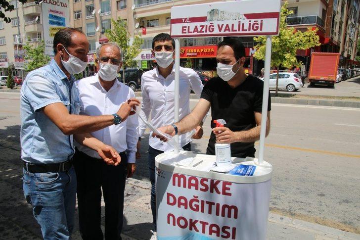 Elazığ’da vatandaşa maske hizmeti G1