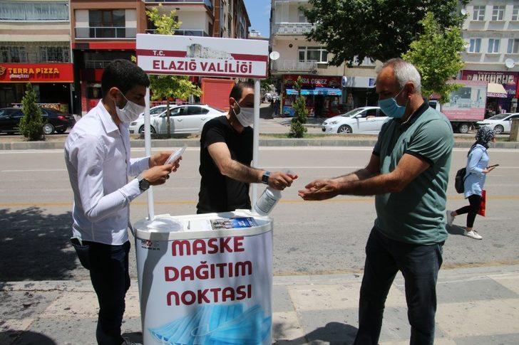 Elazığ’da vatandaşa maske hizmeti G2