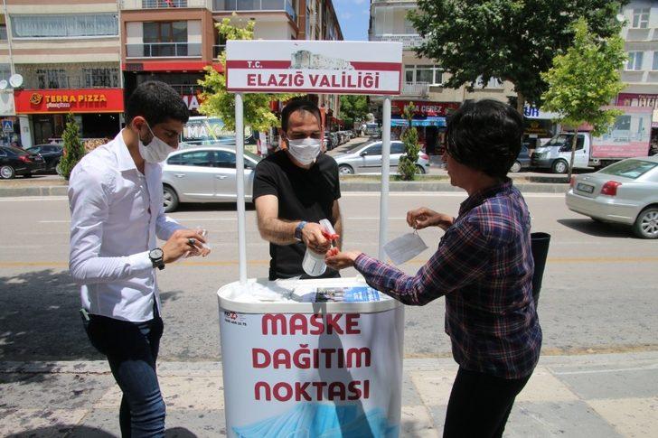 Elazığ’da vatandaşa maske hizmeti G3