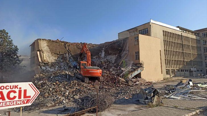 Eski SSK hastanesinin yıkımı başladı G2