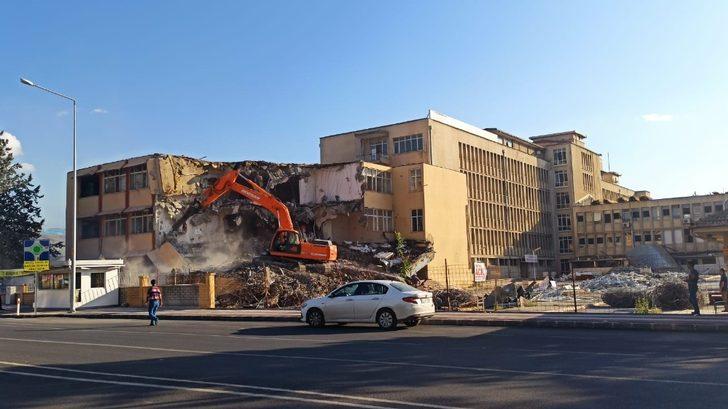 Eski SSK hastanesinin yıkımı başladı G4