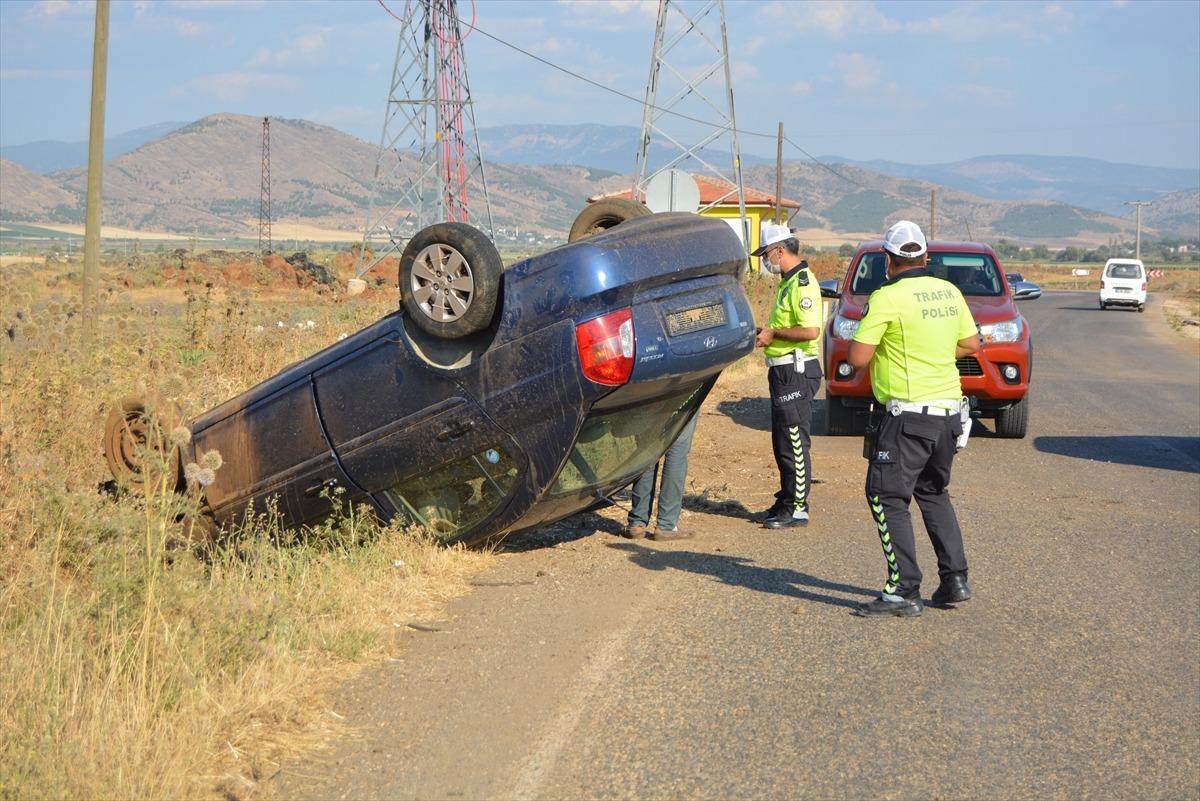 Gaziantep'te otomobil şarampole devrildi: 2 yaralı