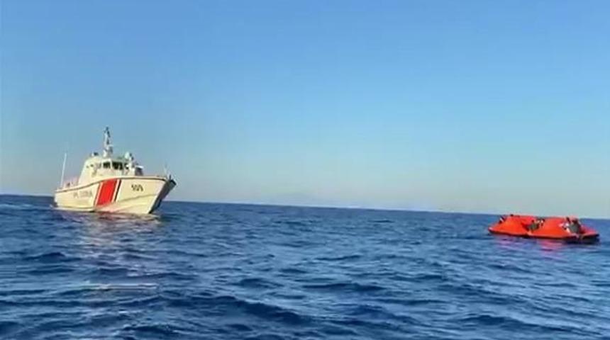 Yunan güvenlik güçlerince ölüme terk edilen kaçak göçmenler, kurtarıldı