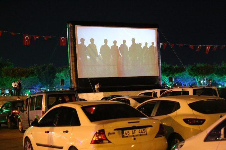 İskenderunlular açık hava sinemasıyla tanıştı G1