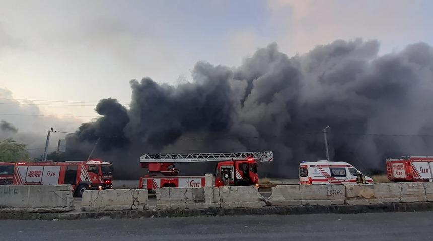 Başakşehir'de bant üretimi yapan fabrikada yangın