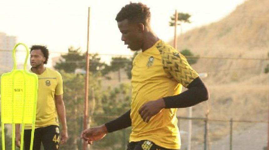 Youssouf performansıyla dikkat çekiyor